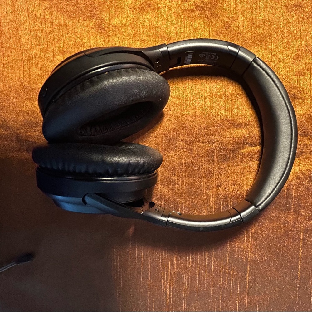 TaoTronics SoundSurge 90 Active Noise Cancelling wireless stereo Headphones - Picture 4 of 9